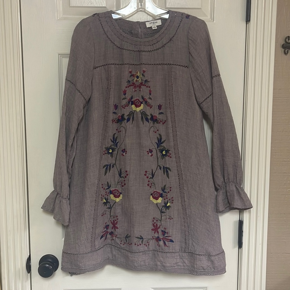 UMGEE tunic top. Size small. Beautiful details. See pictures!